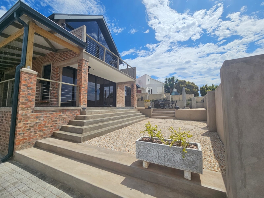 4 Bedroom Property for Sale in Stilbaai Wes Western Cape